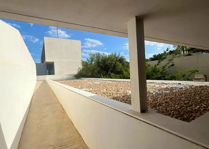 Marta Villa *