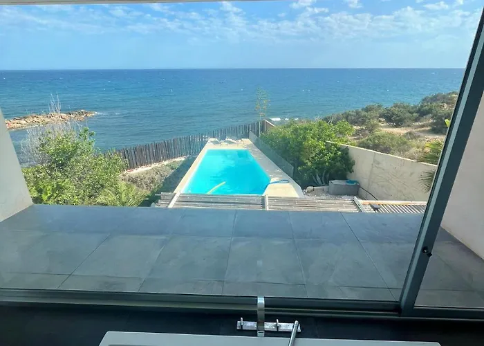 Marta Villa *